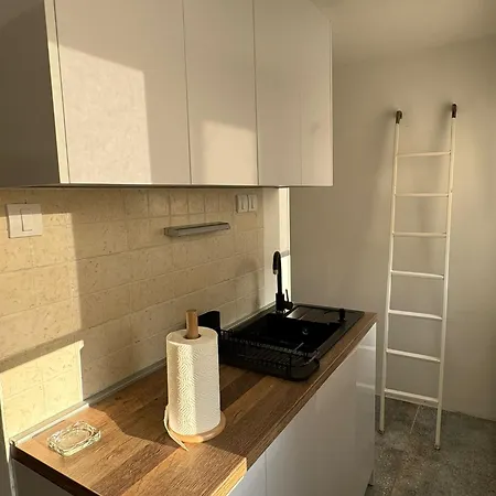 Balconia Sunny In Centre Of