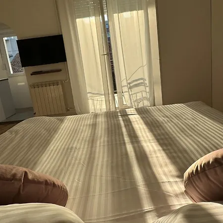 Balconia Sunny In Centre Of 公寓 *