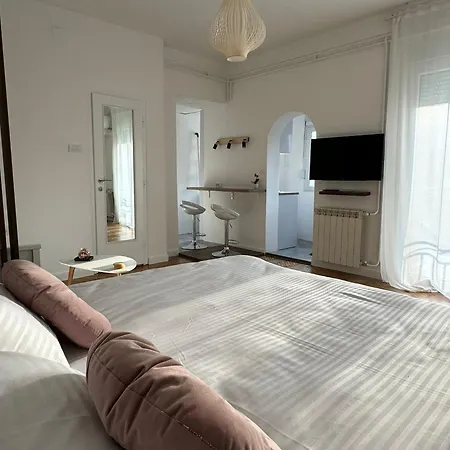 Balconia Sunny In Centre Of Βελιγράδι