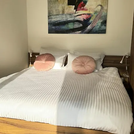 Balconia Sunny In Centre Of 公寓