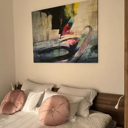 Balconia Sunny In Centre Of *