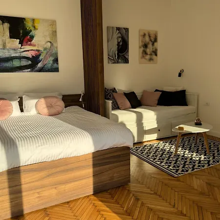 公寓 Balconia Sunny In Centre Of