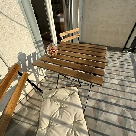 公寓 Balconia Sunny In Centre Of *