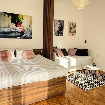 Balconia Sunny In Centre Of