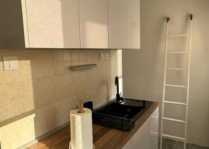 Balconia Sunny In Centre Of