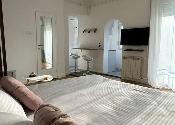 Balconia Sunny In Centre Of Belgrad