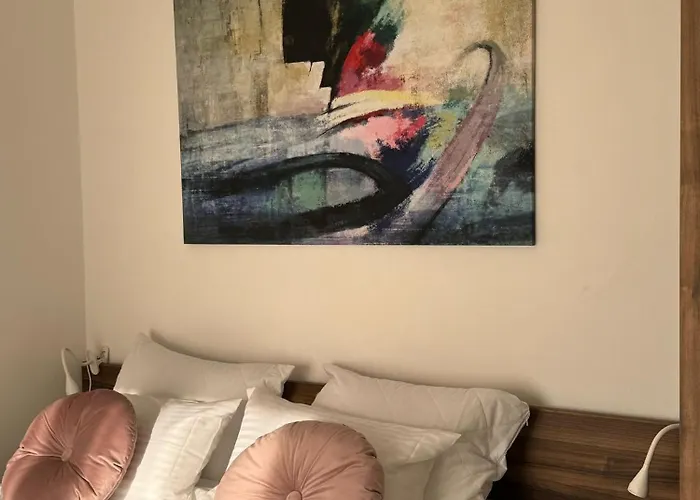 Balconia Sunny In Centre Of *