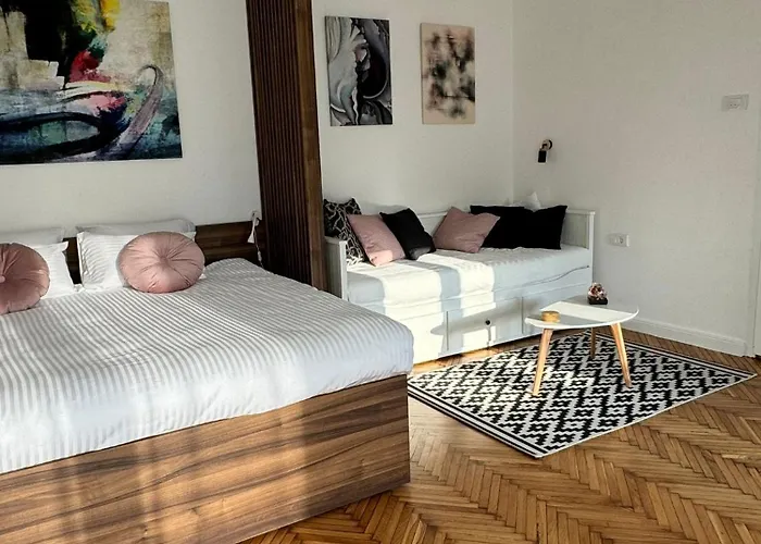 Balconia Sunny In Centre Of