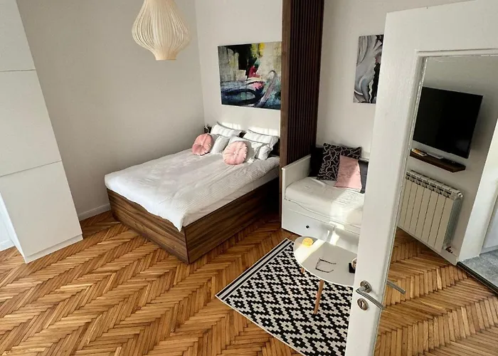 Balconia Sunny In Centre Of 아파트 *